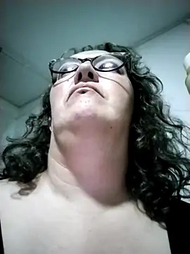 Snapshot of _Saraqueen chatting on March 6, 12:40 am Saraqueen online show from March 6, 12:40 am