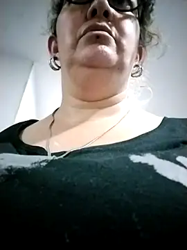 Snapshot of _Saraqueen chatting on March 15, 12:05 am Saraqueen online show from March 15, 12:05 am