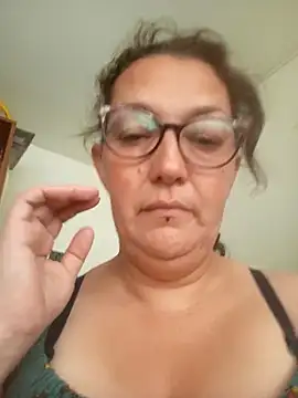 Snapshot of _Saraqueen chatting on March 15, 6:47 pm Saraqueen online show from March 15, 6:47 pm