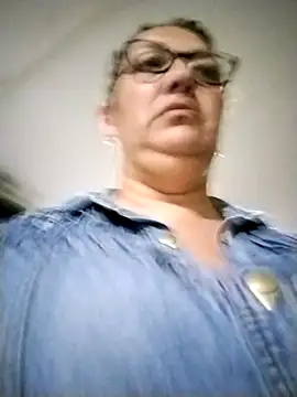 Snapshot of _Saraqueen chatting on March 26, 2:17 am Saraqueen online show from March 26, 2:17 am