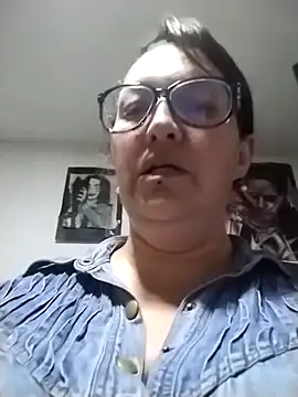 Snapshot of _Saraqueen chatting on April 3, 3:37 am Saraqueen online show from April 3, 3:37 am