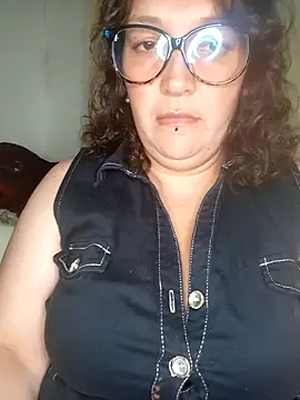 Snapshot of _Saraqueen chatting on April 5, 2:42 am Saraqueen online show from April 5, 2:42 am