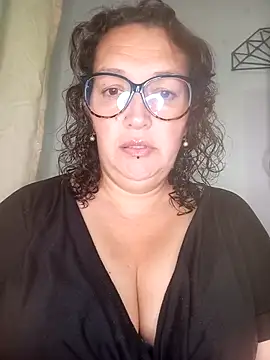 Snapshot of _Saraqueen chatting on April 9, 3:50 am Saraqueen online show from April 9, 3:50 am