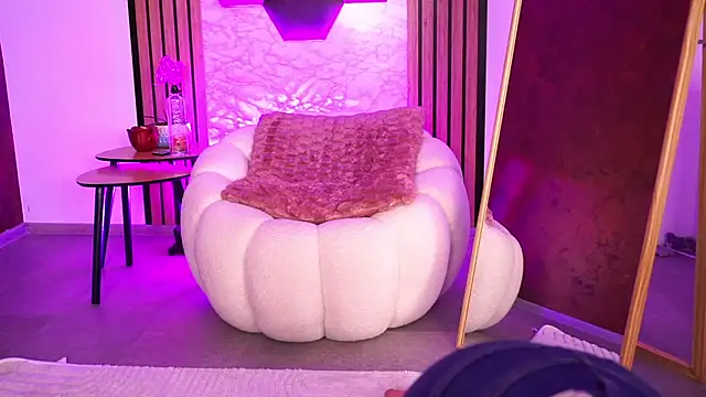 SashaLorrenz online show from March 27, 8:09 am