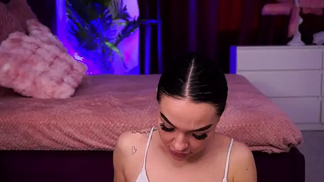 SashaLorrenz online show from April 17, 4:48 am