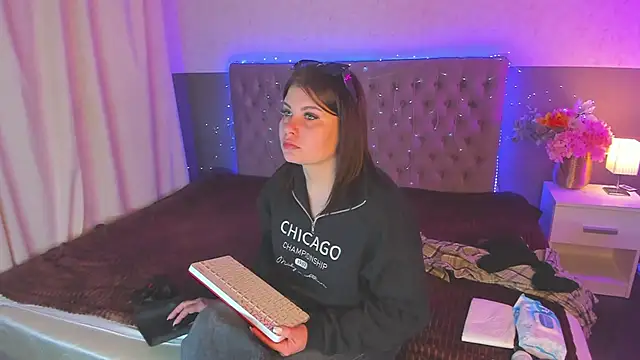 AmandaHoppe online show from March 30, 4:57 am