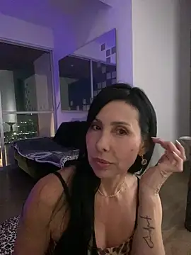 Snapshot of caritoo21 chatting on February 26, 12:20 am caritoo21 online show from February 26, 12:20 am