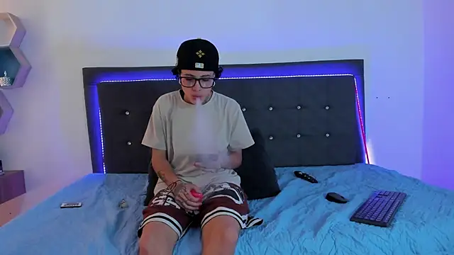 Snapshot of Ale_cuzz chatting on February 28, 6:09 pm Ale cuzz online show from February 28, 6:09 pm