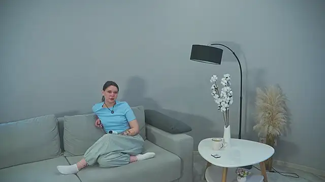 Snapshot of AricaOhashi chatting on February 19, 8:10 am AricaOhashi online show from February 19, 8:10 am