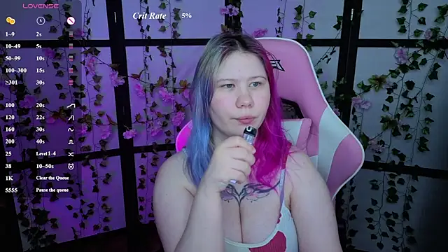Snapshot of kitsune_little chatting on June 22, 11:02 pm kitsune little online show from June 22, 11:02 pm