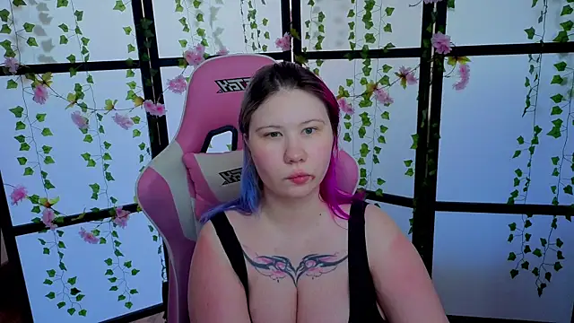 Snapshot of kitsune_little chatting on July 22, 9:45 am kitsune little online show from July 22, 9:45 am