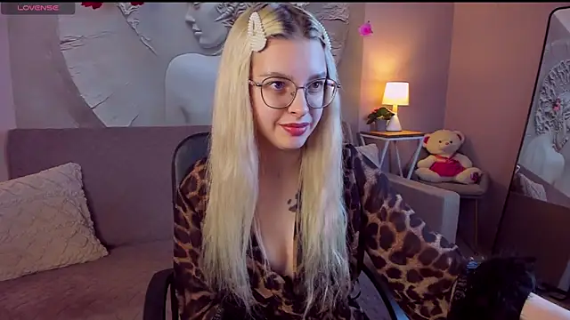 TiffanyPeachi online show from March 25, 1:17 pm