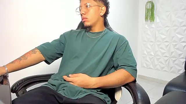 Snapshot of MaxSeduce23 chatting on February 19, 1:07 pm MaxSeduce23 online show from February 19, 1:07 pm