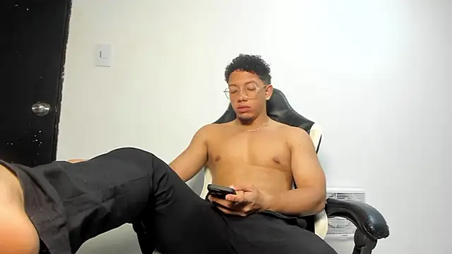 Snapshot of MaxSeduce23 chatting on February 22, 1:09 pm MaxSeduce23 online show from February 22, 1:09 pm