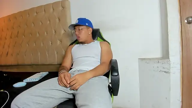 Snapshot of MaxSeduce23 chatting on February 24, 1:20 pm MaxSeduce23 online show from February 24, 1:20 pm