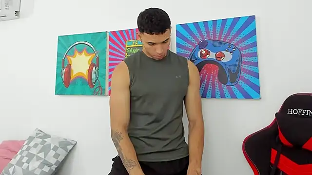 Thomas walker14 online show from April 18, 1:26 pm