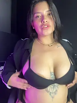 Snapshot of Miss_Bella_Flame chatting on May 20, 12:50 am Miss Bella Flame online show from May 20, 12:50 am