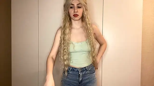 Snapshot of LudieWestre chatting on February 28, 5:03 pm LudieWestre online show from February 28, 5:03 pm