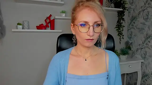 CinderellaMoon online show from March 17, 6:28 am