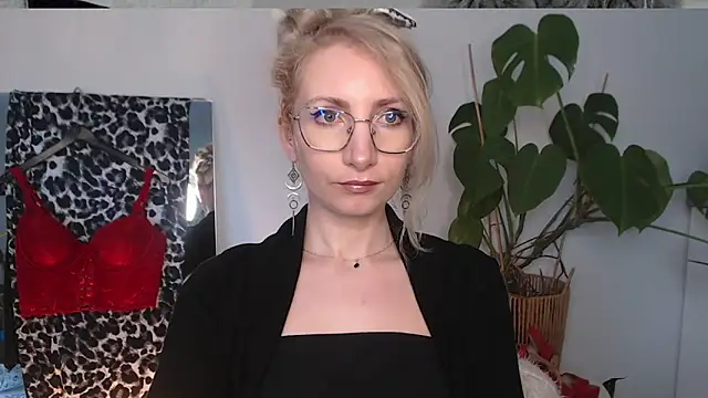 CinderellaMoon online show from April 9, 5:29 am