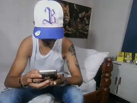 Snapshot of badboy_master chatting on June 1, 8:21 pm badboy master online show from June 1, 8:21 pm