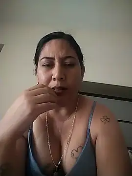 Snapshot of Arely_Sweet chatting on February 15, 8:05 pm Arely Sweet online show from February 15, 8:05 pm