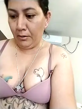 Snapshot of Arely_Sweet chatting on February 17, 3:51 pm Arely Sweet online show from February 17, 3:51 pm