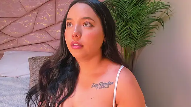 Snapshot of melanie_velle chatting on February 19, 3:02 am melanie velle online show from February 19, 3:02 am