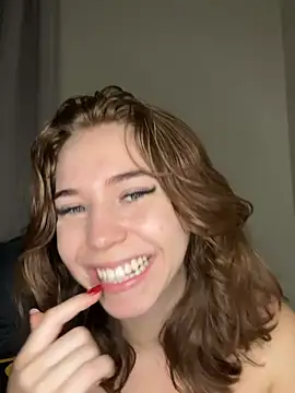 Snapshot of Aneruivinhaa chatting on February 13, 6:53 am Aneruivinhaa online show from February 13, 6:53 am