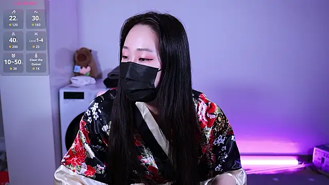 Snapshot of sodami01 chatting on March 21, 12:43 pm sodami01 online show from March 21, 12:43 pm