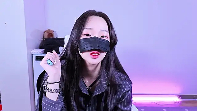 Snapshot of sodami01 chatting on April 9, 2:33 pm sodami01 online show from April 9, 2:33 pm