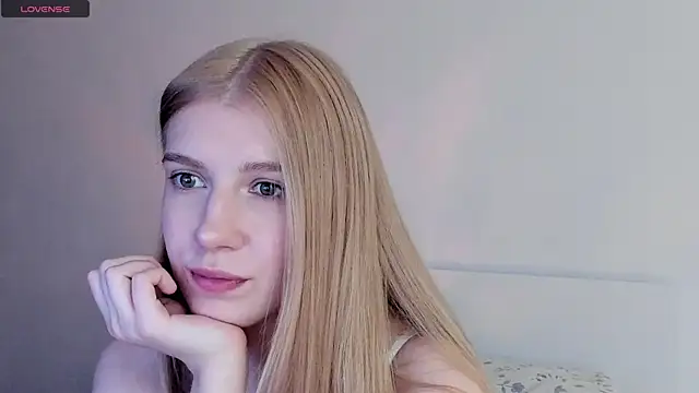 Snapshot of WetKaylaa chatting on March 28, 3:33 pm WetKaylaa online show from March 28, 3:33 pm