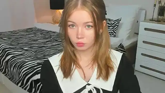 Snapshot of Violetta__Dreams chatting on May 9, 6:13 pm Violetta Dreams online show from May 9, 6:13 pm