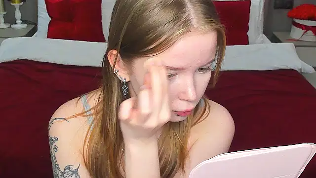 Snapshot of Violetta__Dreams chatting on June 3, 4:15 am Violetta Dreams online show from June 3, 4:15 am