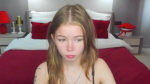 Snapshot of Violetta__Dreams chatting on June 8, 4:13 am Violetta Dreams online show from June 8, 4:13 am
