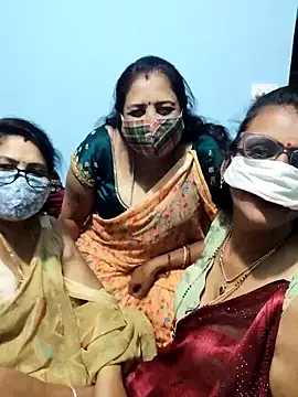 Snapshot of Kannadasexywifes chatting on April 19, 12:59 pm Kannadasexywifes online show from April 19, 12:59 pm
