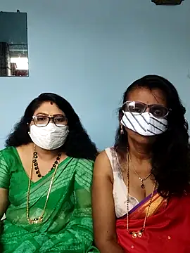 Snapshot of Kannadasexywifes chatting on April 29, 5:33 am Kannadasexywifes online show from April 29, 5:33 am