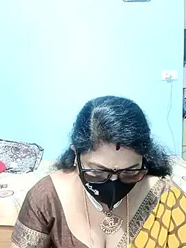 Snapshot of Kannadasexywifes chatting on May 7, 5:18 pm Kannadasexywifes online show from May 7, 5:18 pm