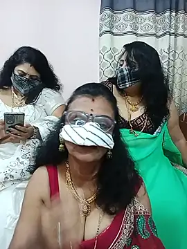 Snapshot of Kannadasexywifes chatting on July 11, 7:22 am Kannadasexywifes online show from July 11, 7:22 am
