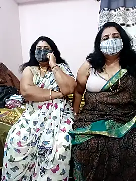 Snapshot of Kannadasexywifes chatting on July 14, 10:21 am Kannadasexywifes online show from July 14, 10:21 am