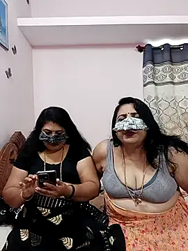 Snapshot of Kannadasexywifes chatting on July 22, 9:23 am Kannadasexywifes online show from July 22, 9:23 am