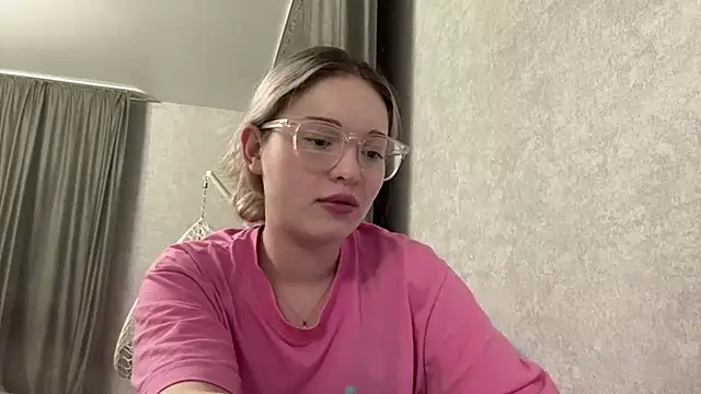 Snapshot of Linaceleste chatting on February 25, 2:05 pm Linaceleste online show from February 25, 2:05 pm