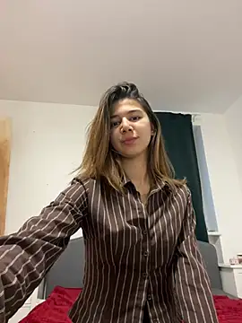 Snapshot of KiraVixenSweet chatting on February 27, 4:29 pm KiraVixenSweet online show from February 27, 4:29 pm