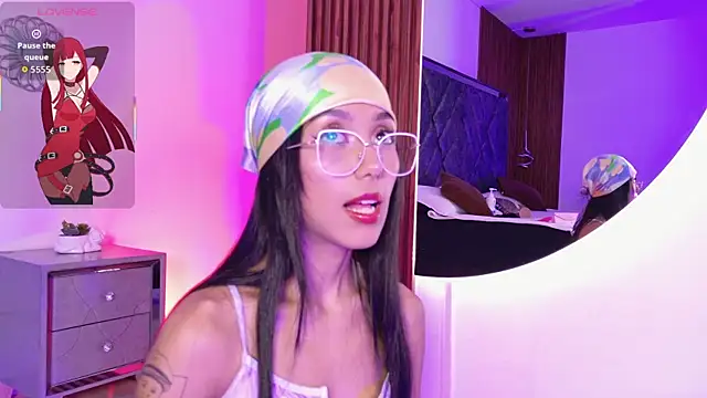 Snapshot of LunaVelour13 chatting on February 21, 3:18 am LunaVelour13 online show from February 21, 3:18 am