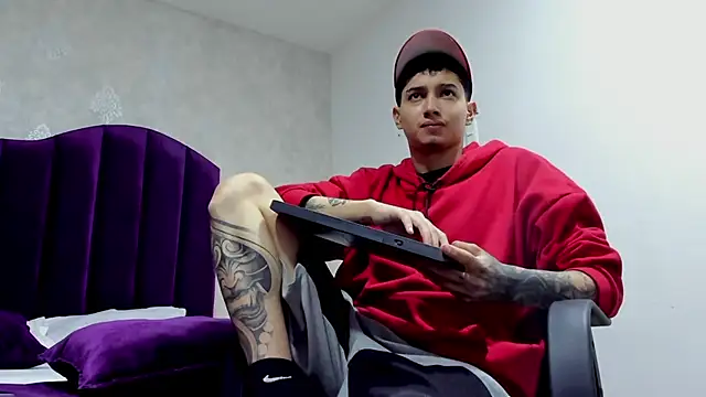 Snapshot of JoshBeech chatting on February 25, 12:37 pm JoshBeech online show from February 25, 12:37 pm