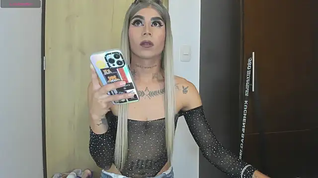 Snapshot of alisoondrean_ chatting on February 14, 1:57 am alisoondrean online show from February 14, 1:57 am