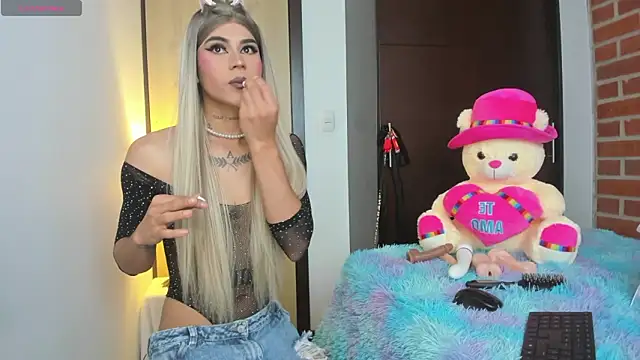 Snapshot of alisoondrean_ chatting on February 22, 1:20 pm alisoondrean online show from February 22, 1:20 pm