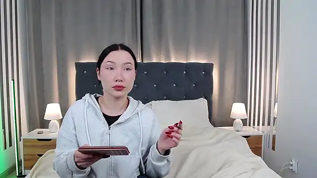 VikkyVonn online show from March 19, 12:09 pm