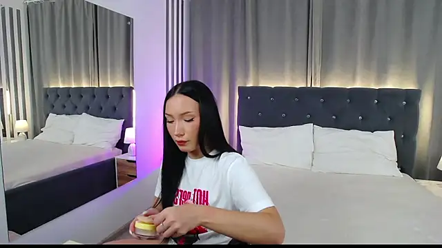 VikkyVonn online show from July 29, 10:35 am