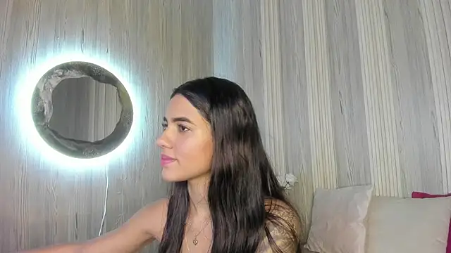 Snapshot of Isabellaa_Rosee chatting on June 18, 8:35 pm Isabellaa Rosee online show from June 18, 8:35 pm